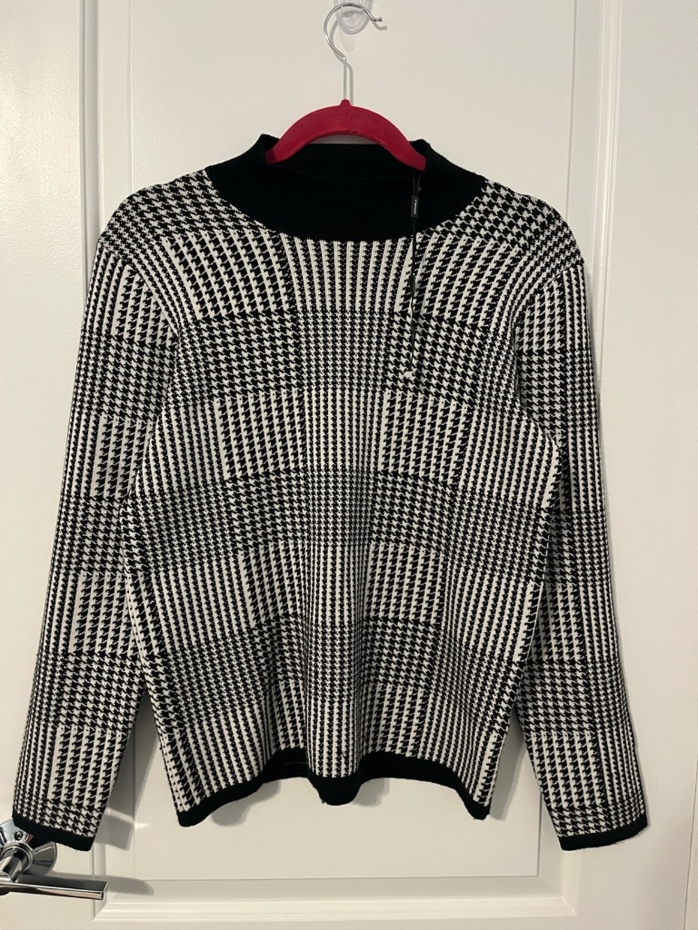 Tahari Black and White Houndstooth Knit Pullover - Picture 2 of 6